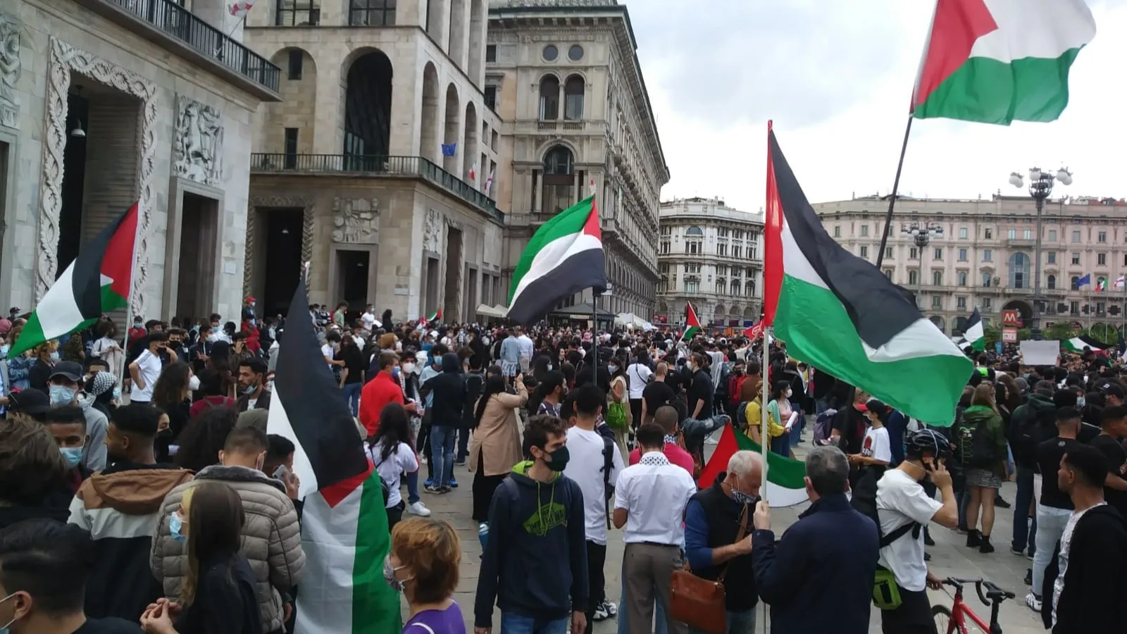 Manifestazione antisemita a Milano