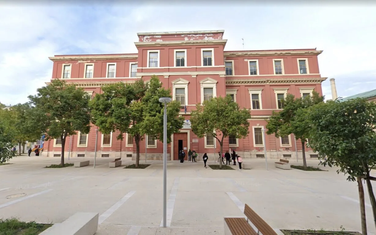 Stranieri in classe, 4 genitori trasferiscono i figli. L’episodio accaduto in una scuola primaria di Bari.