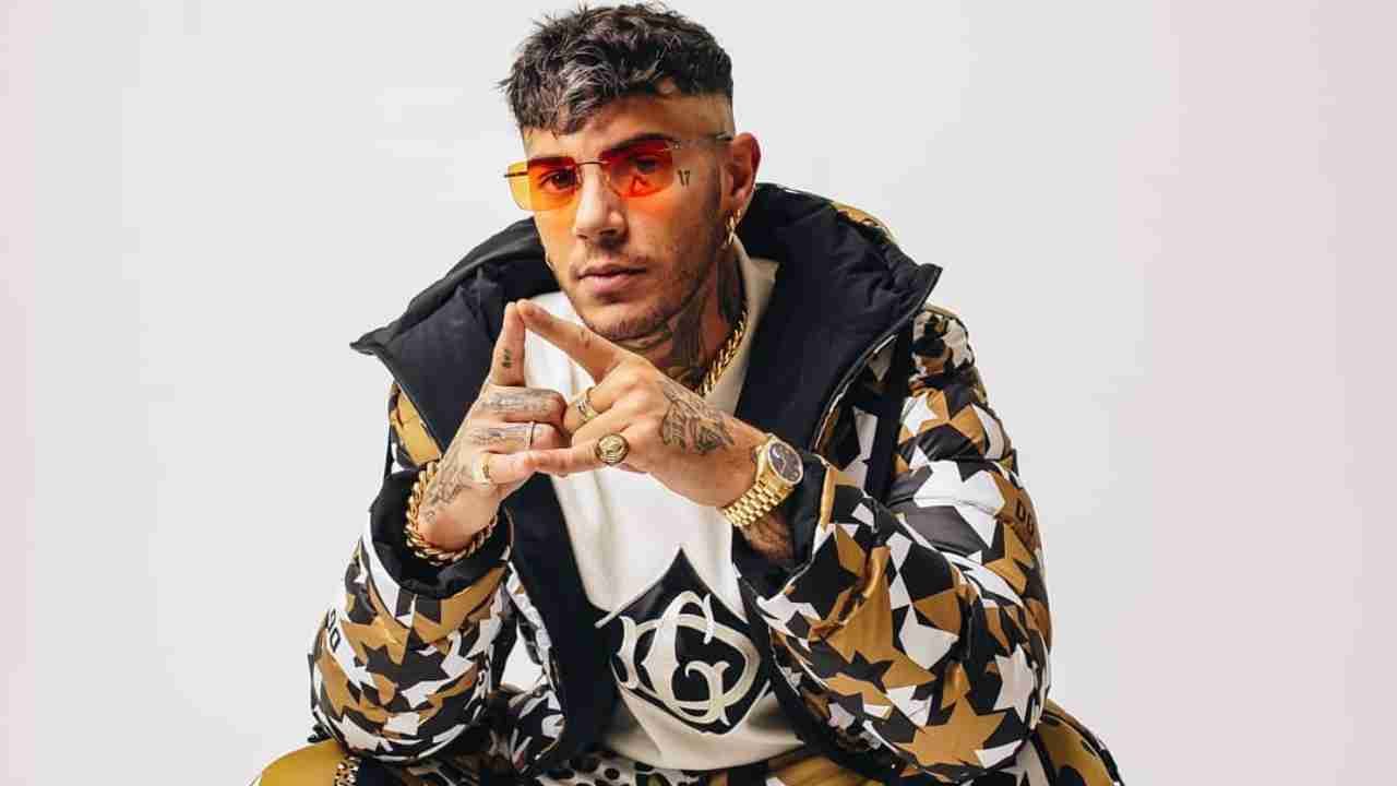 Emis Killa contro Fedez: «Levati il mio nome dalla bocca»