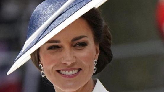 Kate Middleton guida un carro armato