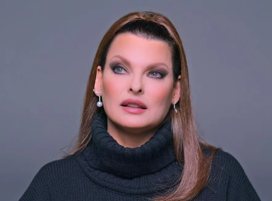 Linda Evangelista: nessun senso di colpa per il trattamento che l’ha sfigurata