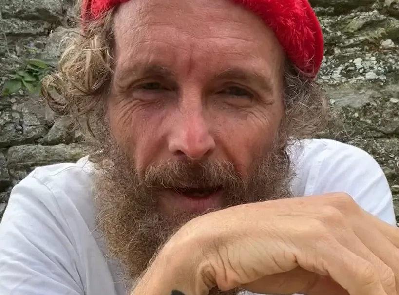 Jovanotti rivela: "Non cammino senza stampelle"