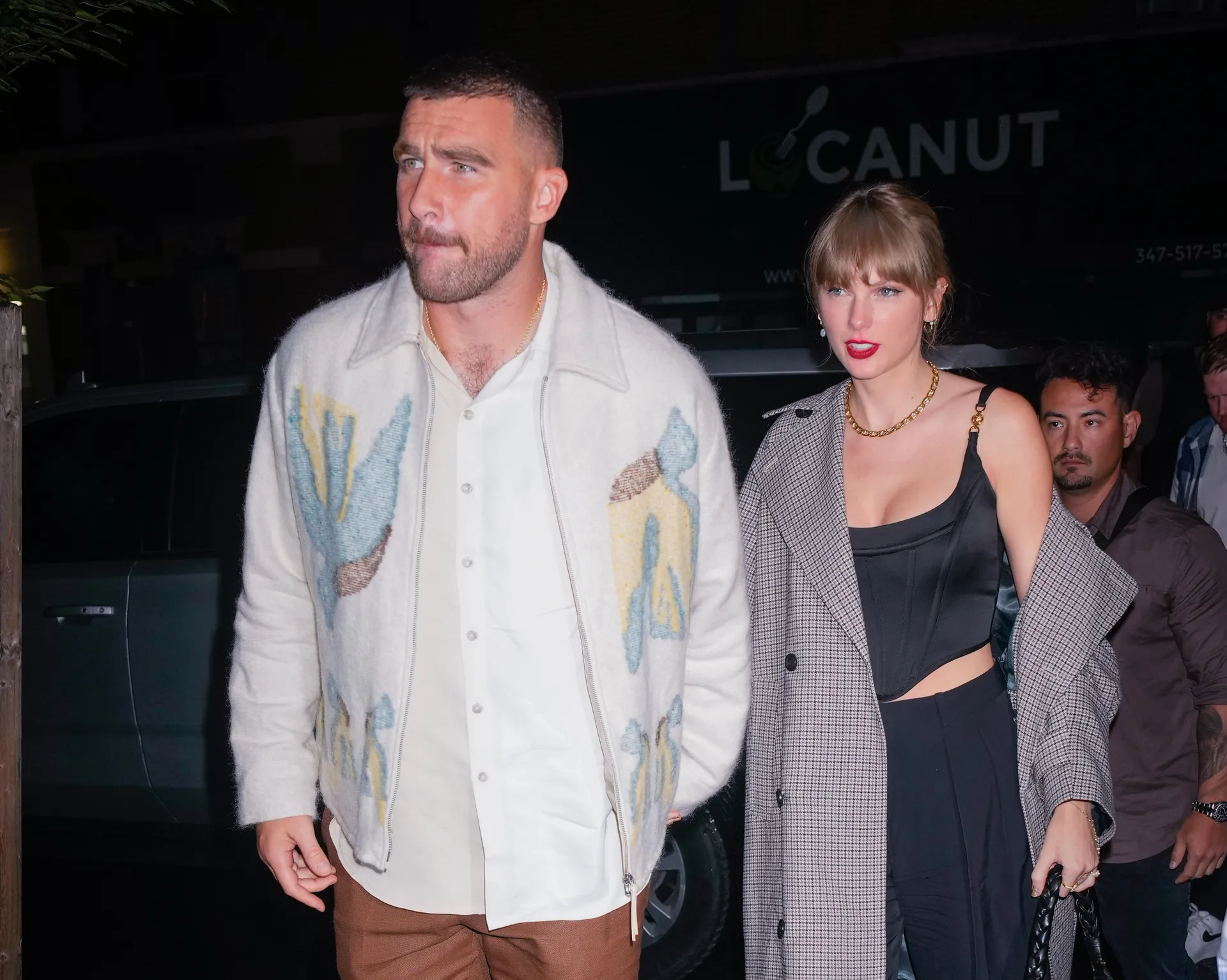 Taylor Swift cambia il testo di una canzone per Travis Kelce