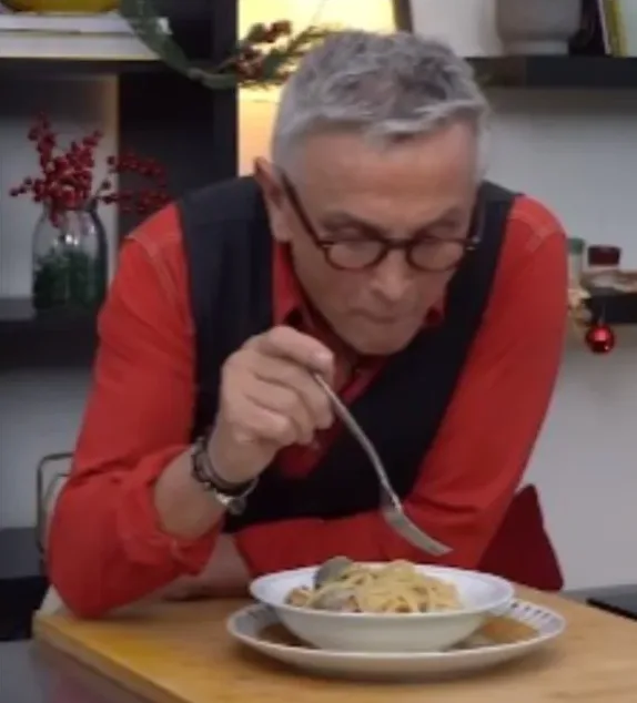 Bruno Barbieri e gli spaghetti alle vongole con il burro