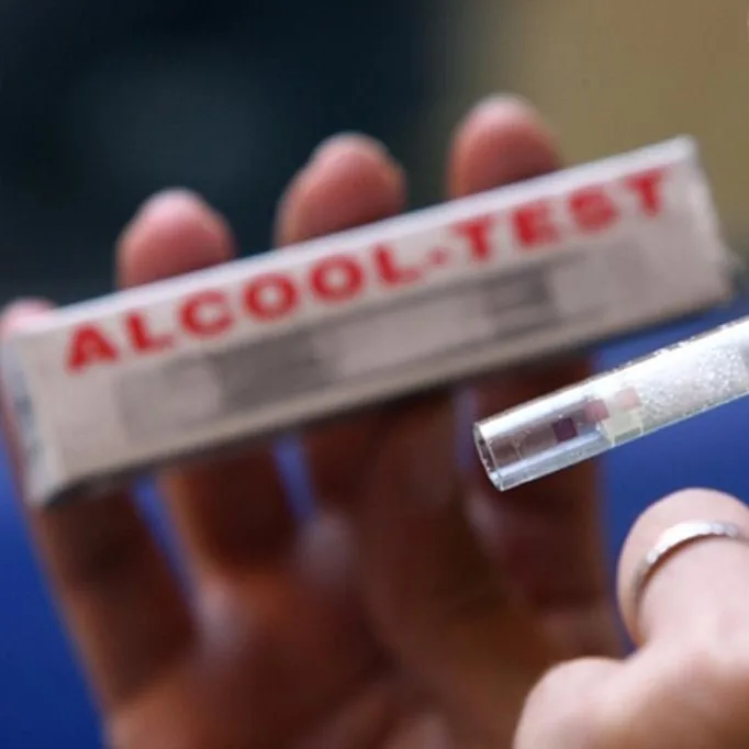 Positiva all’alcol test chiama il padre, patente ritirata pure a lui