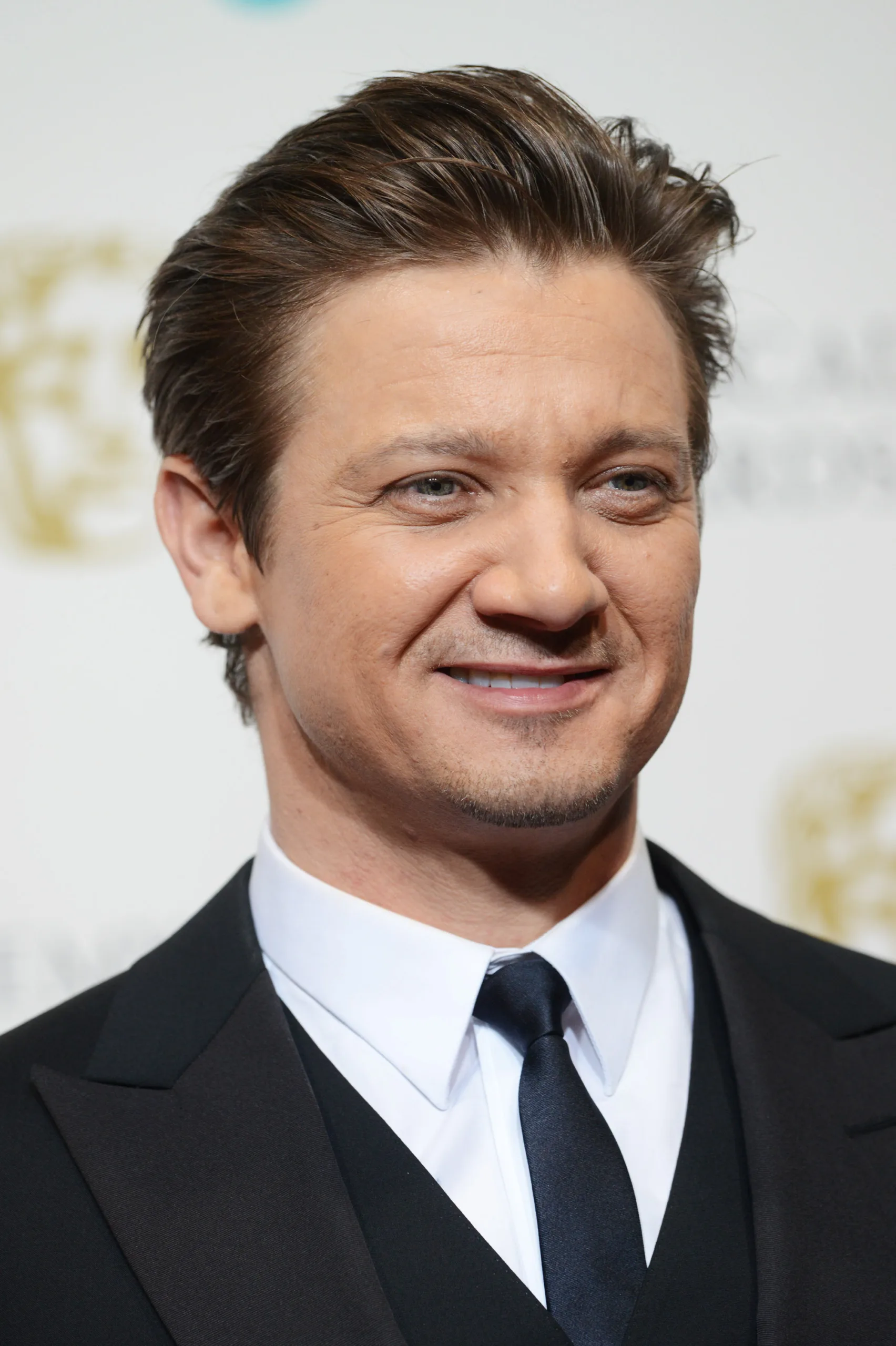 Jeremy Renner, torna sul set e con una nuova canzone