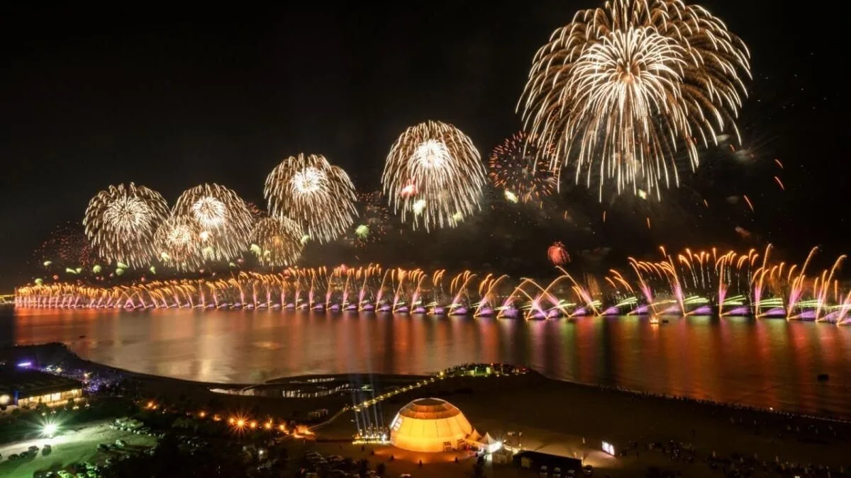 Fuochi d'artificio da record negli Emirati.