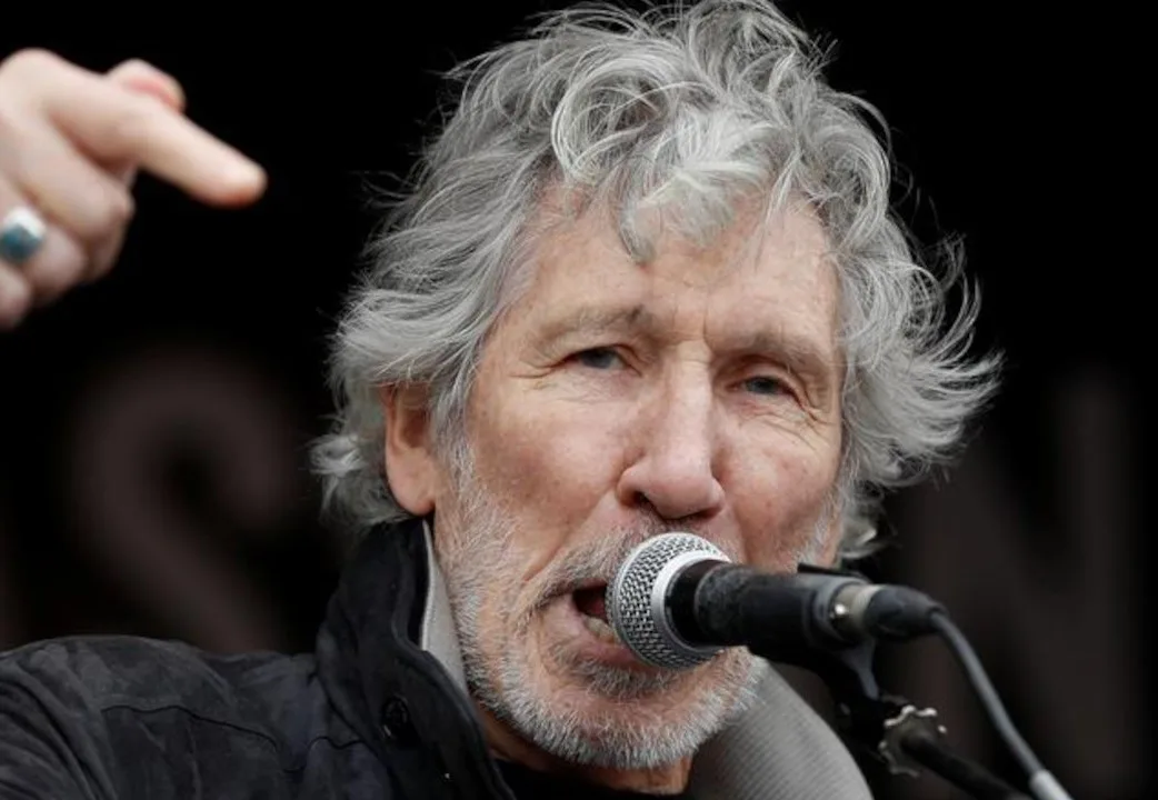 Roger Waters, scaricato dalla BMG