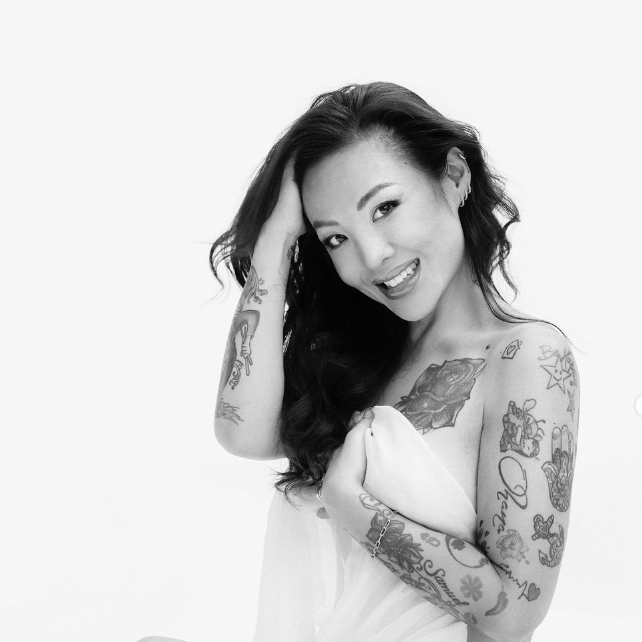 Rosy Chin pubblica foto sexy e riceve molte critiche, ma replica