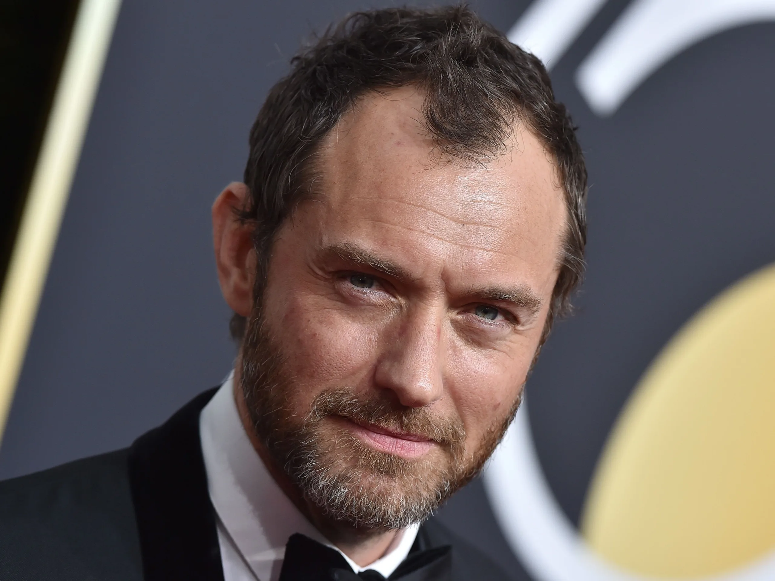 Jude Law: “Sono cadente e calvo”