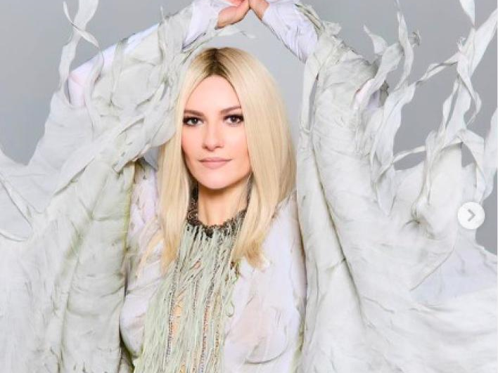 Laura Pausini, nuovo look e nuovo singolo "Ciao/Chao"