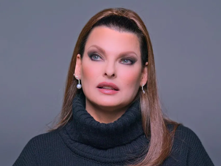 Linda Evangelista: "Mi sentivo infelice ho fatto molta terapia"